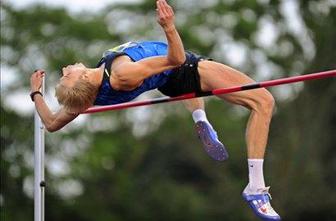 Batagelj v Londonu zadnji, Silnov 2,38 m v višino