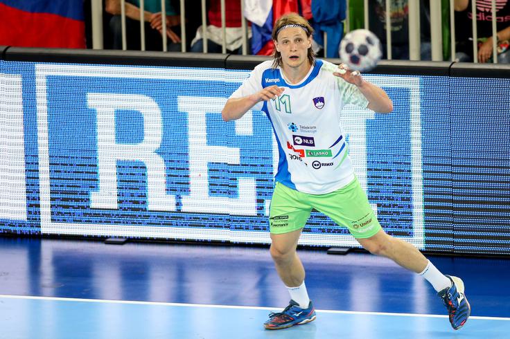 "Kljub temu, da smo trenutno tretja reprezentanca na svetu, se obnašamo, kot da smo totalni avtsajderji na igrišču," se čudi Jure Dolenec. | Foto: Morgan Kristan / Sportida
