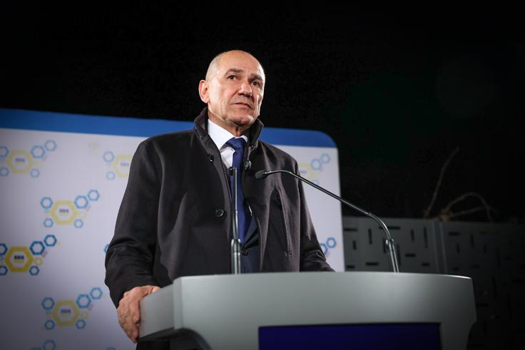 Janša vztraja, da del letošnjih volitev v DZ ni bil izpeljan zakonito. | Foto: Ana Kovač