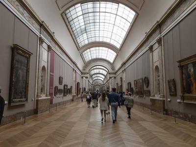 V muzeju Louvre zaradi nestabilne strukture za obiskovalce zaprli eno od galerij