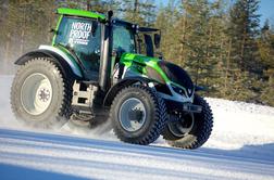 Najhitrejši traktor: po finskem snegu ga je Juha Kankkunen gnal do 130 km/h