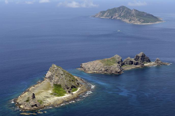 Senkaku Islands | Kitajski ladji sta se v Vzhodnokitajskem morju približali skupini spornih otokov, s katerimi upravlja Japonska. | Foto Reuters