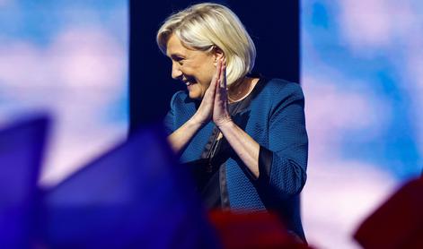 V Franciji po vzporednih volitvah slavi skrajna desnica, Macron poražen