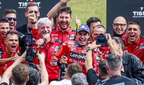 Marc Marquez izenačil legendarnega Italijana, njegov brat jo je odnesel z zlomom kosti