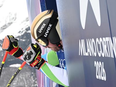 Hrobat, Čater in druščina po nove odgovore, Ilka bo počakala