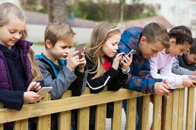 Telemach VEČ IMAM | Večina otrok danes vsakodnevno uporablja mobilne telefone.