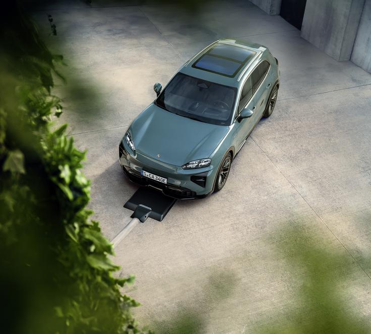 Novost pri Cayennu je tudi opcijsko induktivno polnjenje. | Foto: Porsche