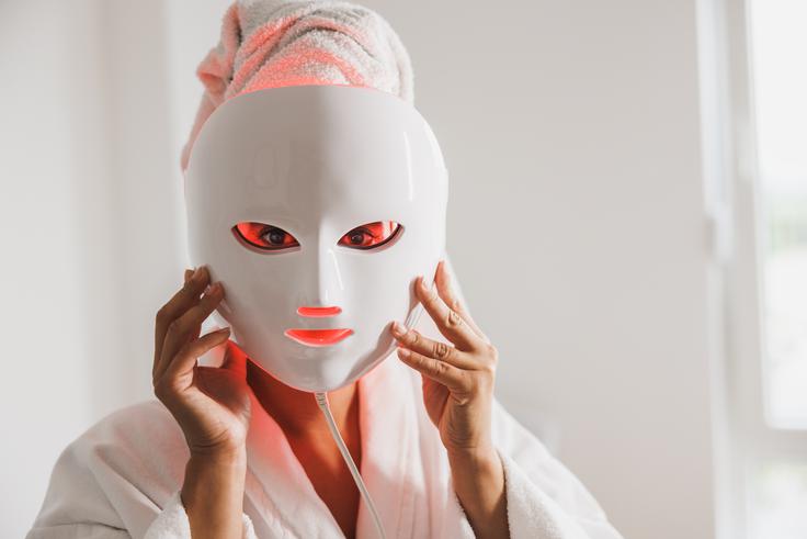 LED-maske so lahko dopolnilo osnovni negi kože. | Foto: Shutterstock