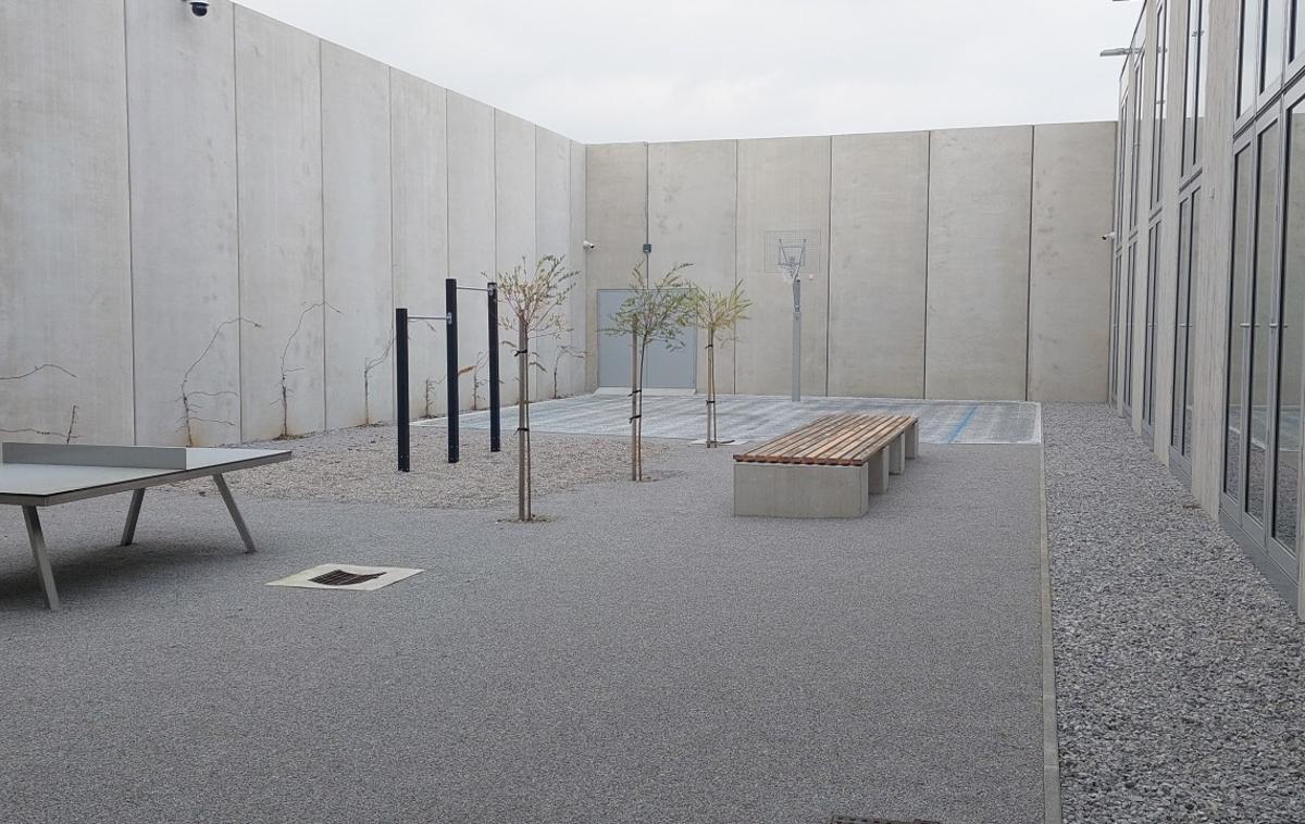 Zapor v Dobrunjah | V novem zaporu v Dobrunjah bodo tudi športne kapacitete, dvorana za sojenje, prostor za sakralne objekte, urejene zunanje površine in drugo, je povzela ministrica v odstopu Andreja Katič. | Foto STA