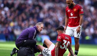 Trener zaskrbljen, Benjamin Šeško si je očitno poškodoval koleno