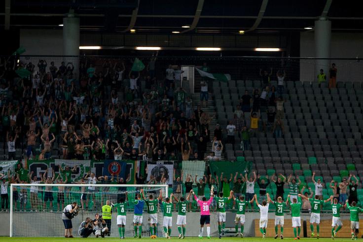 Veselje nogometašev in navijačev Olimpije po zmagi s 3:1, ki pa ni zadoščala za napredovanje v 3. krog kvalifikacij. | Foto: Urban Urbanc/Sportida