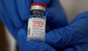Na Švedskem in Danskem začasno prekinili cepljenje s cepivom Moderne