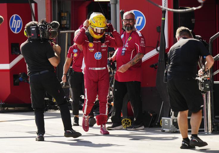 Lewis Hamilton je bil jezen in obupan. | Foto: Reuters