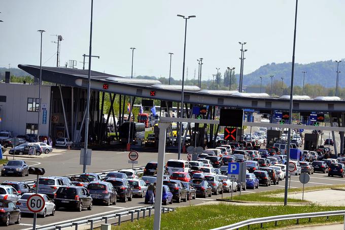 Če bo Slovenija na mejnih prehodih s Hrvaško zaustavljala vozila z nemškimi, avstrijskimi in nenazadnje tudi slovenskimi turisti, bo po oceni Puhovskega več škode povzročila sebi kot Hrvaški. | Foto: Jure Gregorčič