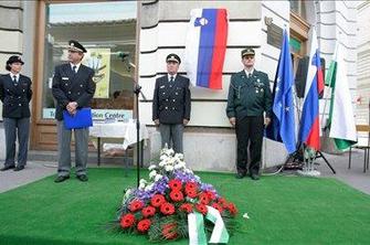 Spominsko obeležje na Adamič Lundrovem nabrežju