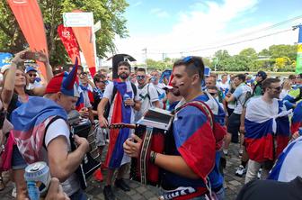 V Frankfurtu harmonika in "šalalalala, Sloooooovenija!" #video