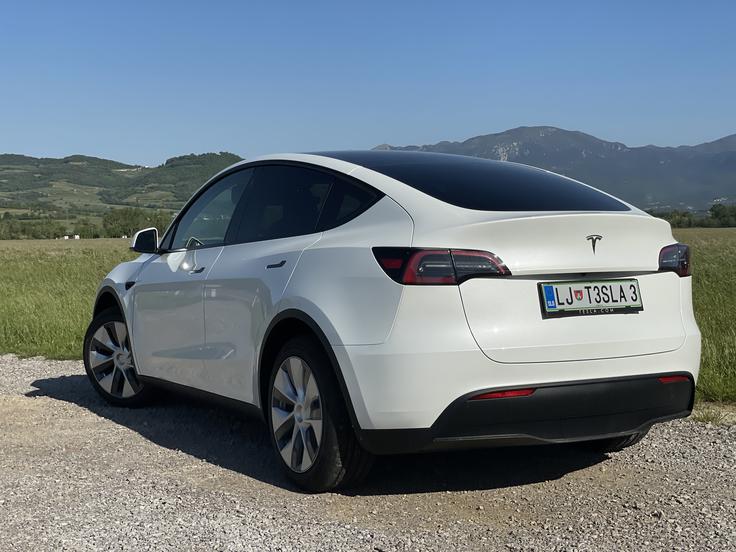 Tesla model Y je kot edini električni avtomobil v Sloveniji v enem letu zbral več kot tisoč novih registracij. | Foto: Gregor Pavšič
