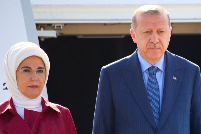 Recep Tayyip Erdogan z ženo Emine na berlinskem letališču | Foto Reuters