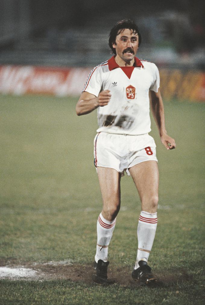 Antonin Panenka, izvajalec prve enajstmetrovke, ki je določila zmagovalca v finalih velikih evropskih tekmovanj. In tudi avtor najbolj znamenitega strela z bele točke v zgodovini nogometa. | Foto: Getty Images