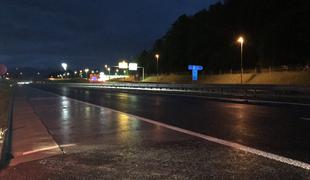Vozniki, pozor: na avtocestah in hitrih cestah ugašajo razsvetljavo