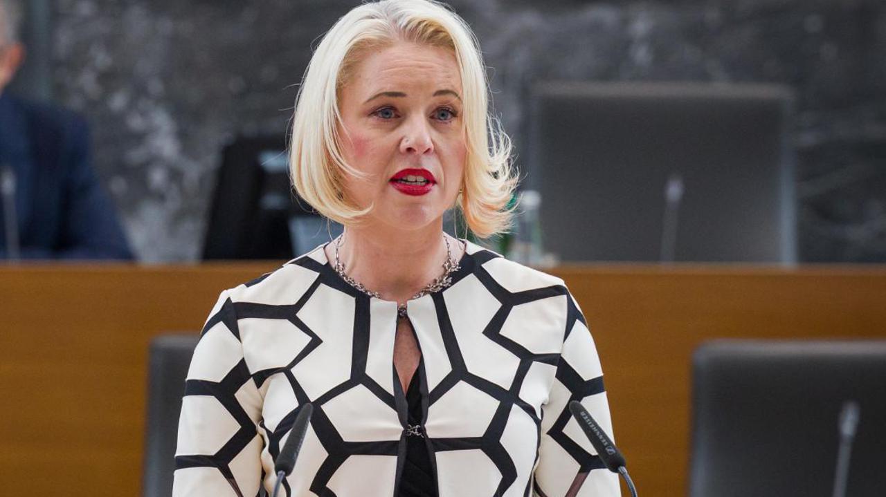 Urška Klakočar Zupančič še vedno na nadomestilu, a pravica se ji izteka