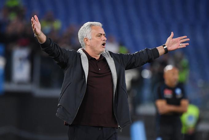 Portugalec na klopi Rome bi nocoj lahko postal prvi trener, ki bo osvojil vsa tri evropska klubska tekmovanja.  | Foto: Reuters