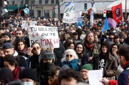 Množični protesti v Franciji: delo so prekinili zaposleni v javnem prometu, zdravstvu in šolstvu