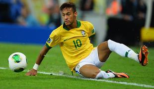 Neymar uspešno prestal operacijo