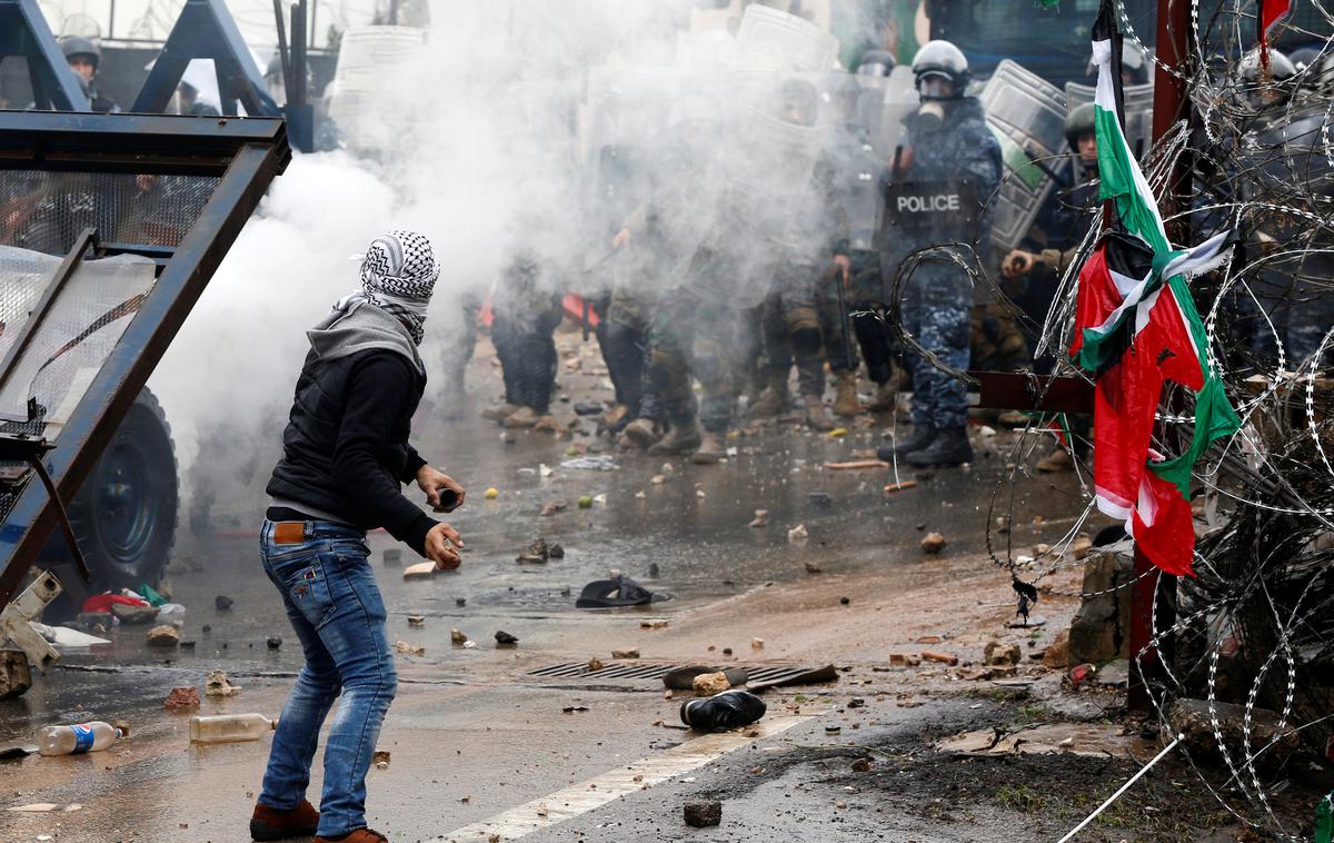 Nasilni protesti v Bejrutu | Foto Reuters
