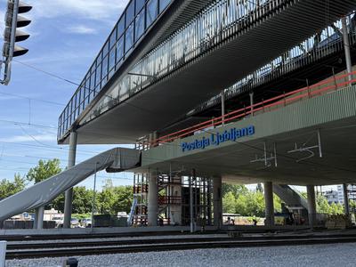 V Ljubljani končali konstrukcijo nadhoda na novi železniški postaji