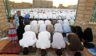 Muslimani po vsem svetu začenjajo postni mesec ramazan (FOTO)