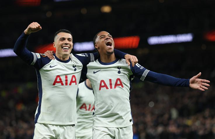 Veselje Wilsona Odoberta in Cristiana Romera po tretjem zadetku Tottenhama.  | Foto: Reuters