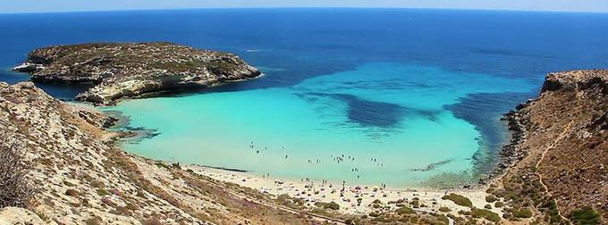 2. Spiaggia dei Conigli, Lampedusa, Italija | Foto: Thomas Hilmes/Wikimedia Commons