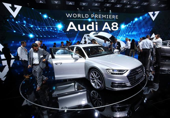 Audi je v nezavidljivem položaju, vtis pa so popravili s spektakularno predstavitvijo nove generacije audija A8 v Barceloni. | Foto: Reuters