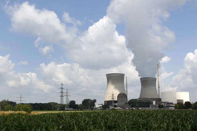 NEMČIJA JEDRSKA ELEKTRARNA | Od 1. oktobra bodo smele nekatere elektrarne na premog znova začasno proizvajati elektriko, pojavile pa so se tudi pobude za podaljšanje delovanja še zadnjih treh nemških jedrskih elektrarn, ki bi se sicer morale ustaviti s koncem letošnjega leta.  | Foto Reuters