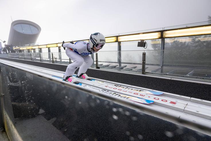 Nika Prevc je v Klingenthalu zasedla drugo mesto, le za točko je zaostala za Japonko Nozomi Marujamo. | Foto: Guliverimage