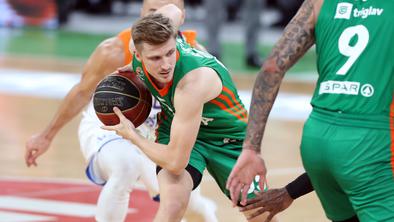 Olimpija se je namučila z Mornarjem, Zvezdi veliki beograjski derbi