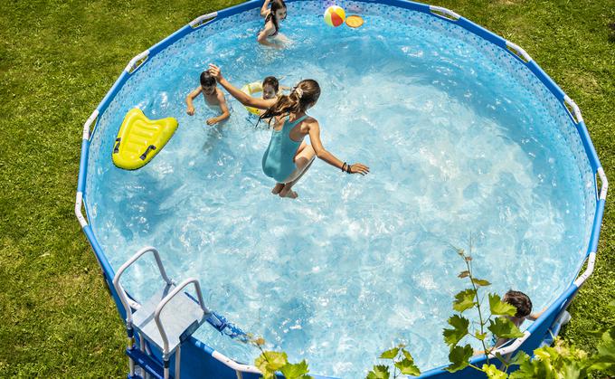Se spomnite, kaj vam je kot otroku pomenil bazen? Zdaj pa si predstavljajte, kaj bo to pomenilo vašim otrokom. Morda ravno zdaj ustvarjate njihove najlepše spomine. | Foto: Getty Images