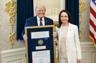 Venezuelska prejemnica Nobelove nagrade za mir svojo nagrado delila s Trumpom