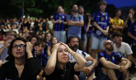 V živo: noro, kaj se dogaja v finalu! Navijači Interja kar ne morejo verjeti ...