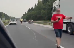 Popoldne na gorenjski avtocesti: "To je nevarno, neumno" #video