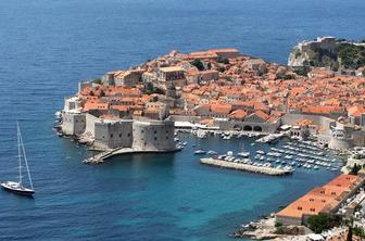 Dubrovnik pričakuje letalski napad turistov