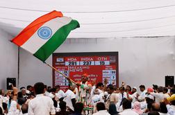 Narendra Modi v Indiji razglasil zmago na volitvah. Nima pa lastne večine #video