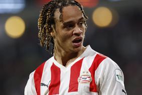 Van Gaal vpoklical vse zvezdnike, pa tudi 19-letnega novinca Simonsa