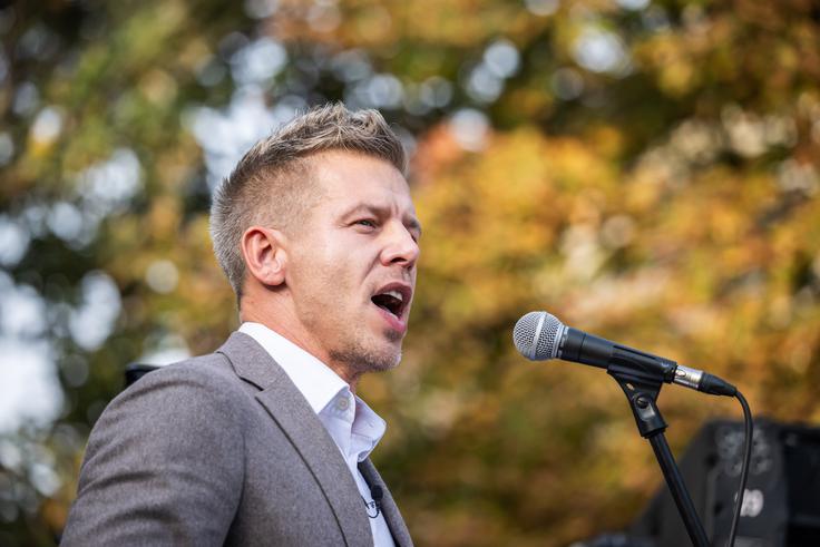 Prvak opozicijske stranke Tisza Peter Magyar je dejal, da se bo nocoj "končala nočna mora", ki jo Madžari živijo zadnja leta. | Foto: Guliverimage