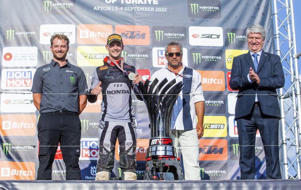 Tim Gajser prvak | Tim Gajser z velikim pokalom za svetovnega prvaka v motokrosu. | Foto Honda Racing/ShotbyBavo