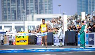 Lilesa zmagal v Tokiu, olimpijski prvak četrti, Kipropova z rekordom proge