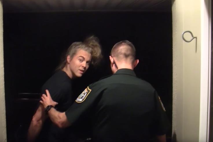 Rossa so policisti odpeljali kar z njegovega doma.  | Foto: YouTube