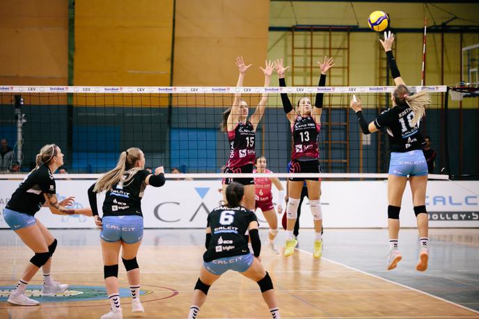 Calcit Volley - Nova KBM Branik | Kamničanke so srednjeevropsko sezono odprle z zmago na derbiju z Mariborčankami. | Foto Klemen Brumec