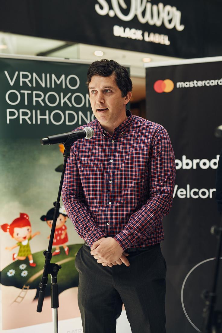 Tehnologija lahko tudi povezuje, je dejal predstavnik Mastercard Boštjan Fabjančič. | Foto: 